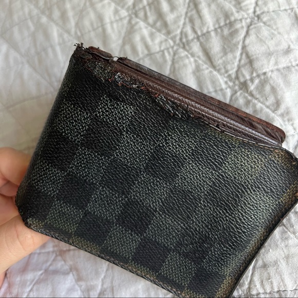 Louis Vuitton Damier Wallet - Picture 2 of 16